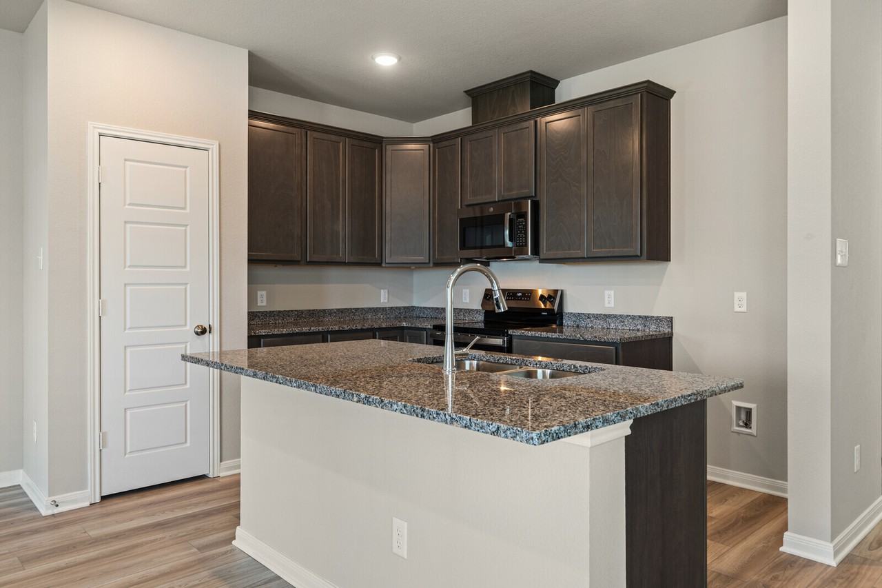 1304 Elise Ave - Photo 6 of 28