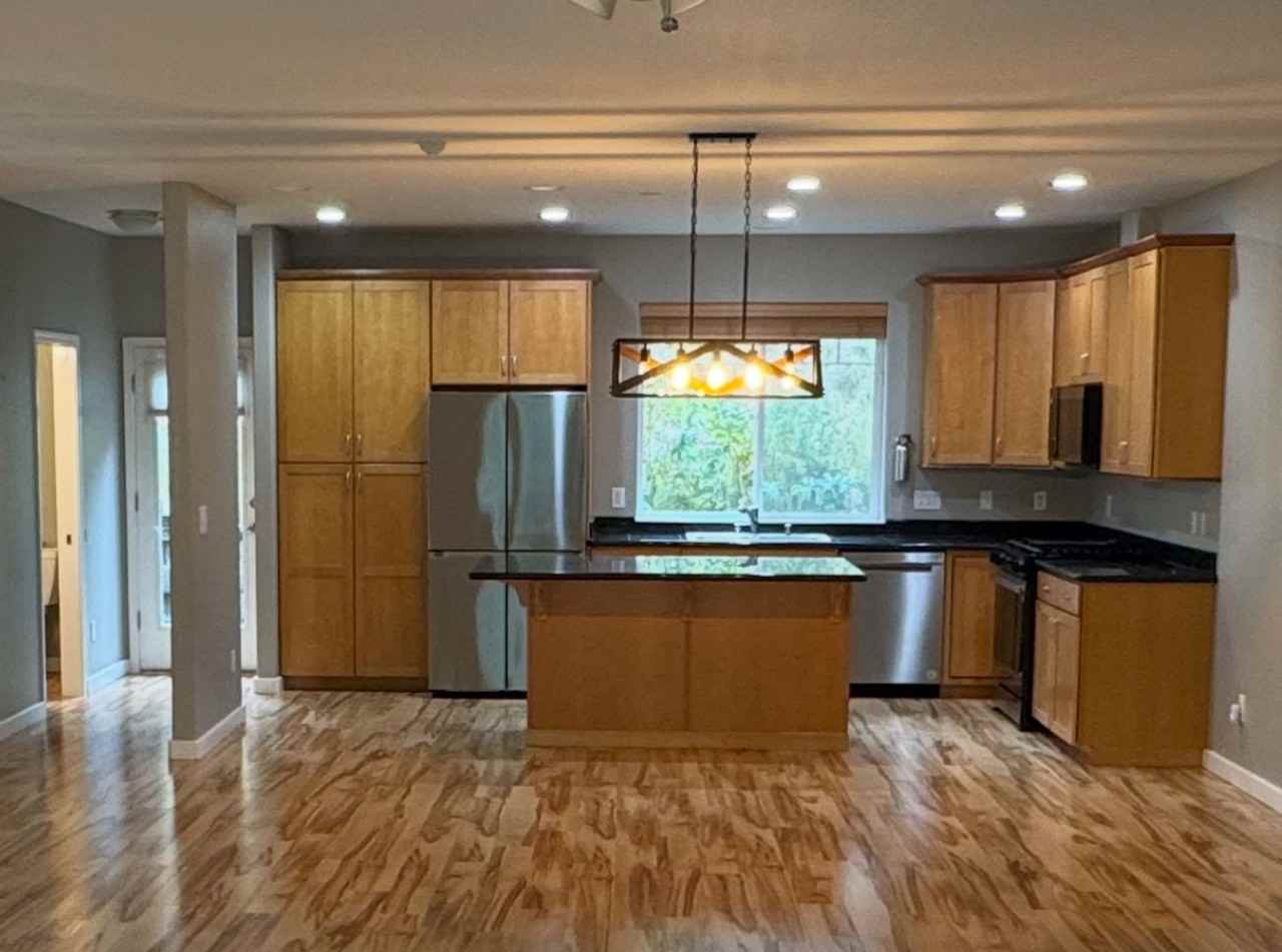 20245 Riverside Dr - Photo 4 of 23
