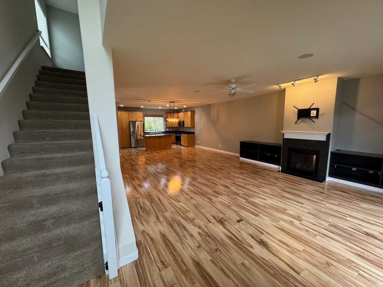 20245 Riverside Dr - Photo 5 of 23
