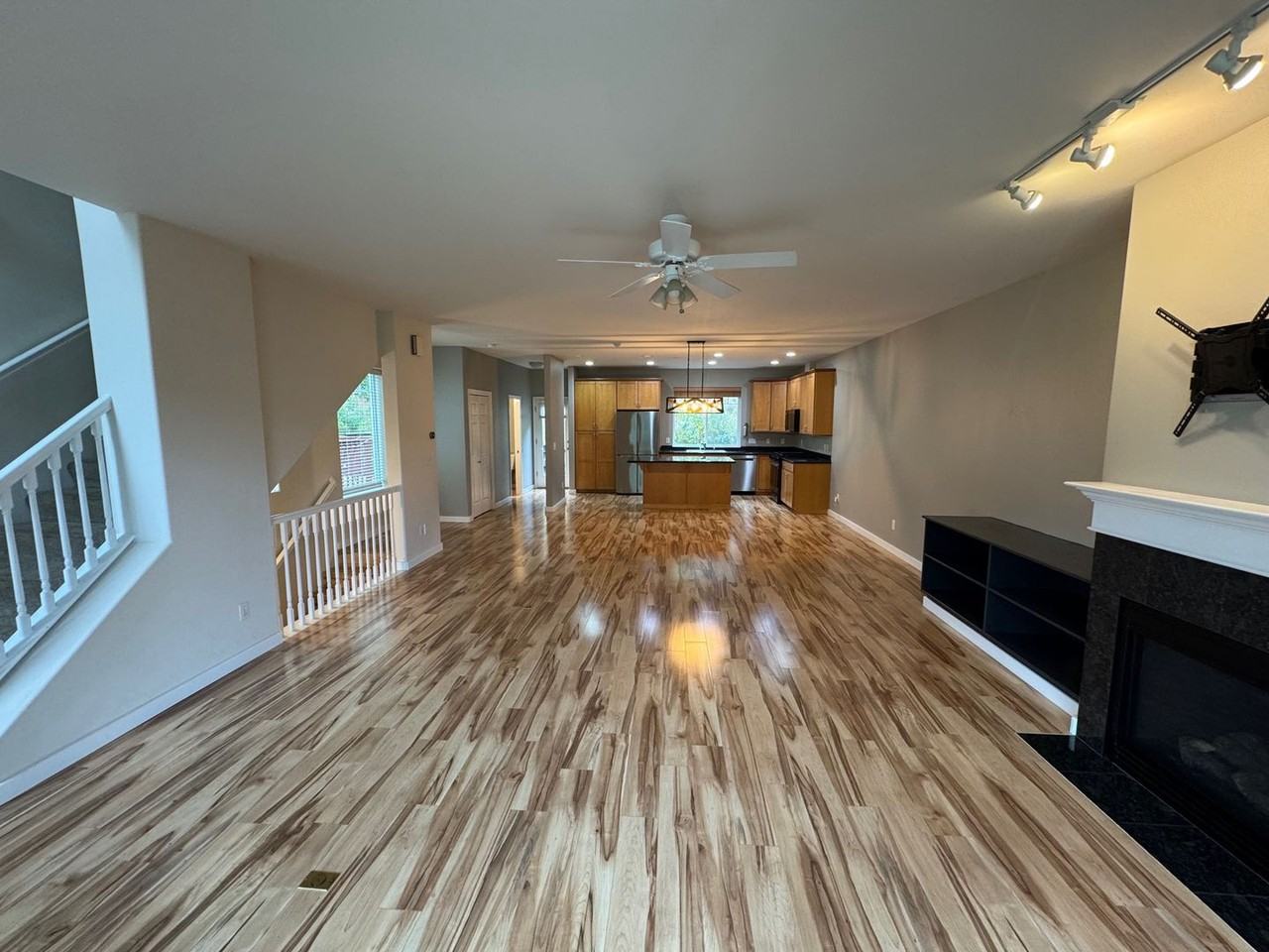 20245 Riverside Dr - Photo 6 of 23