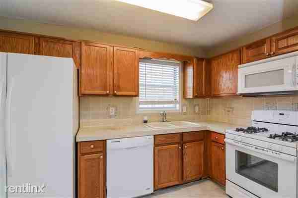 205 Campbell Dr - Photo 3 of 15