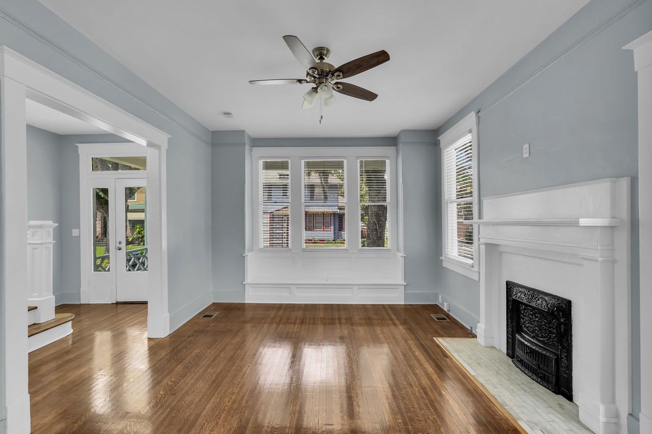 537 E 40th St #NA - Photo 3 of 21