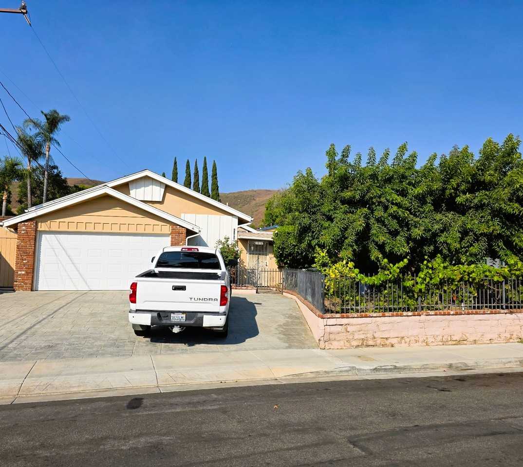 2493 Los Feliz Dr #NA - Photo 2 of 24