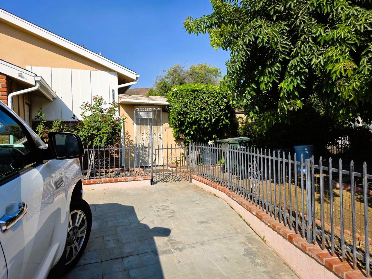 2493 Los Feliz Dr #NA - Photo 3 of 24