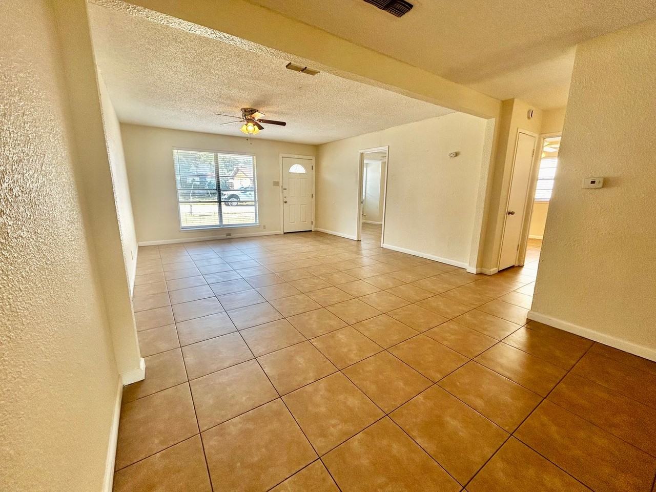 5908 Derek Dr - Photo 2 of 20