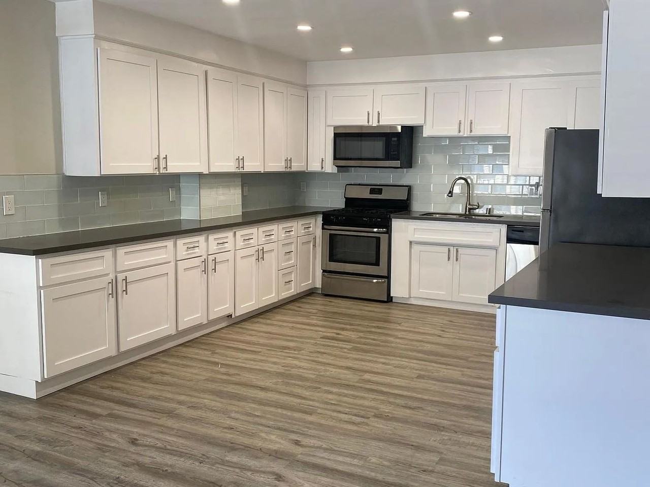 350 N Crescent Drive - Photo 2 of 21