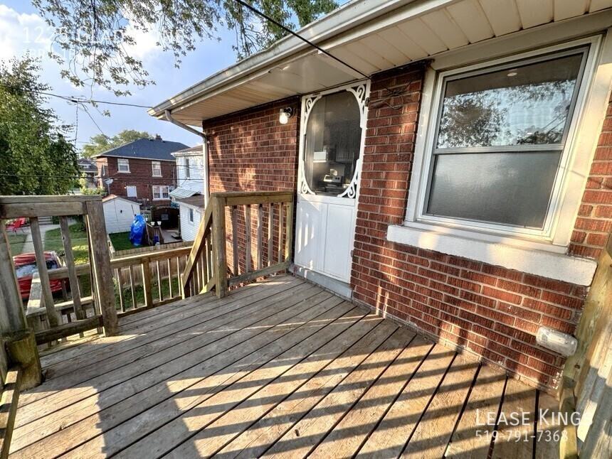 1225 Gladstone Avenue - Photo 4 of 9