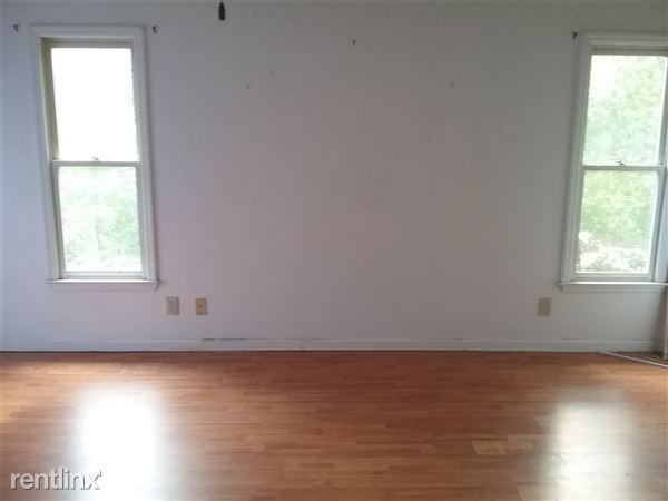 103 Thomas Dr - Photo 2 of 17