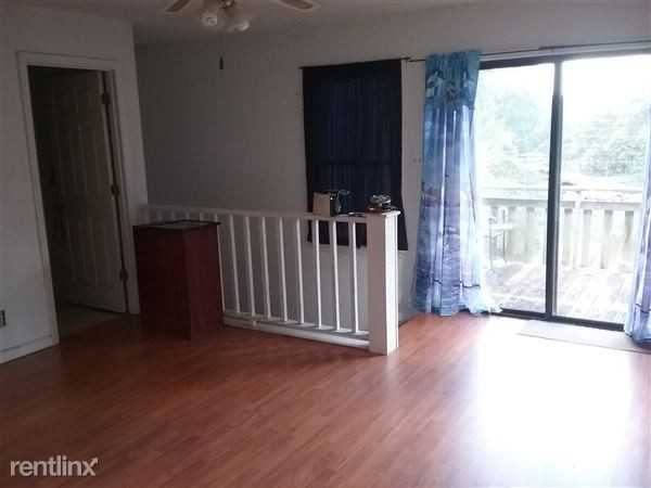 103 Thomas Dr - Photo 3 of 17