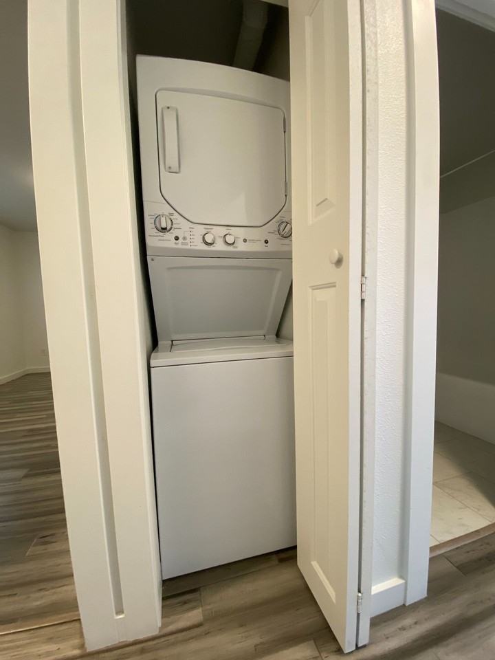 Vista 430 Apartments - Photo 4 of 9