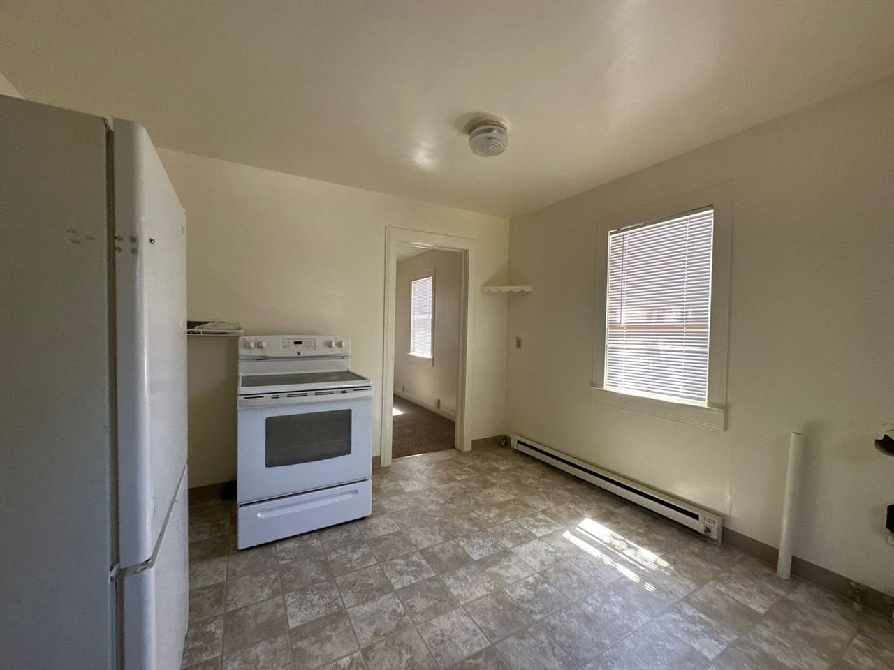 1826 Summers Ln - Photo 5 of 9