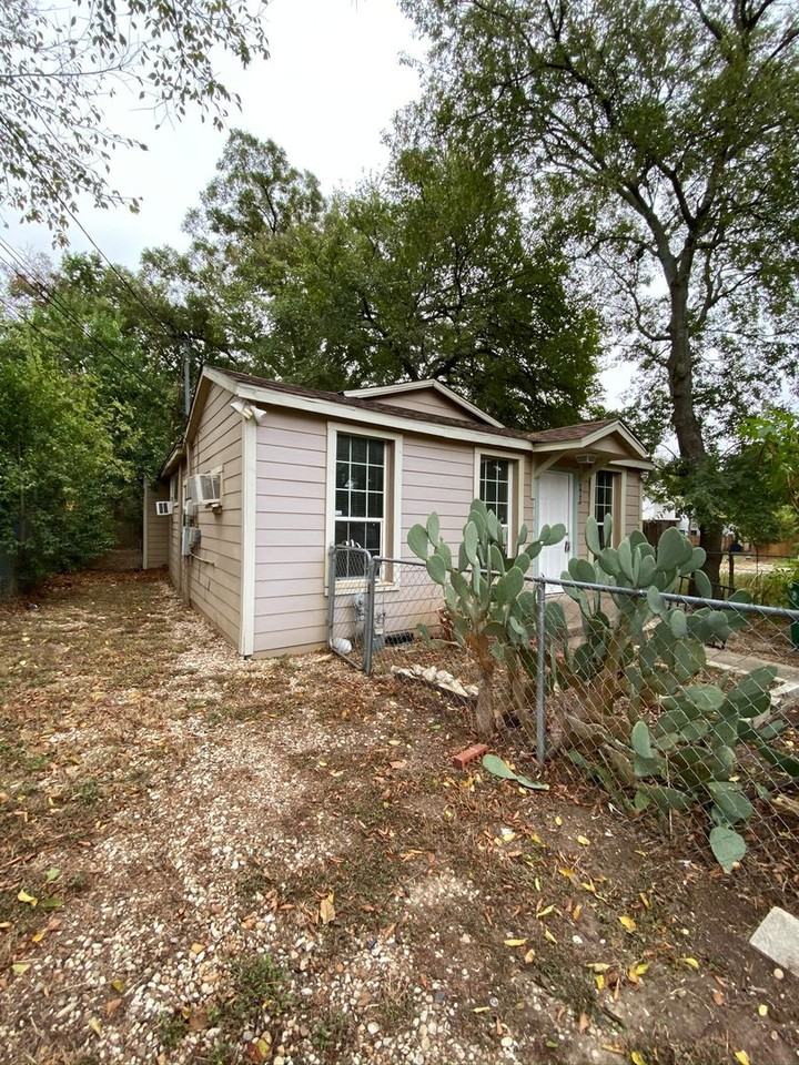 403 Pedernales St - Photo 2 of 21