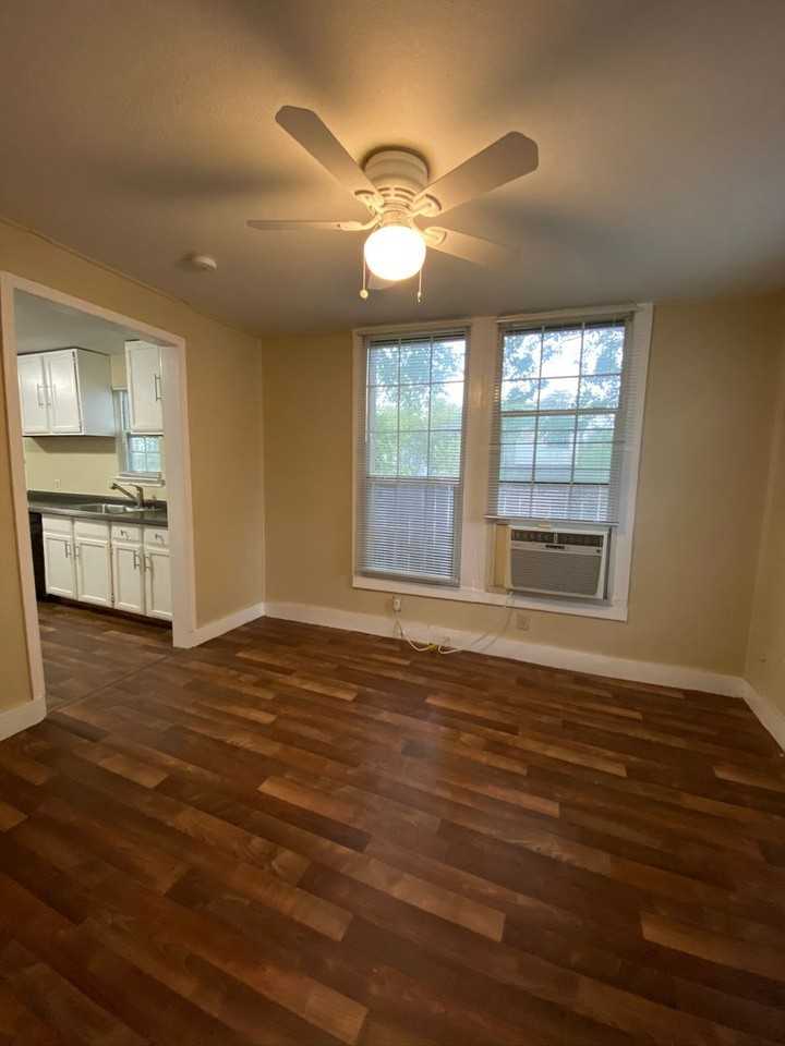 403 Pedernales St - Photo 4 of 21