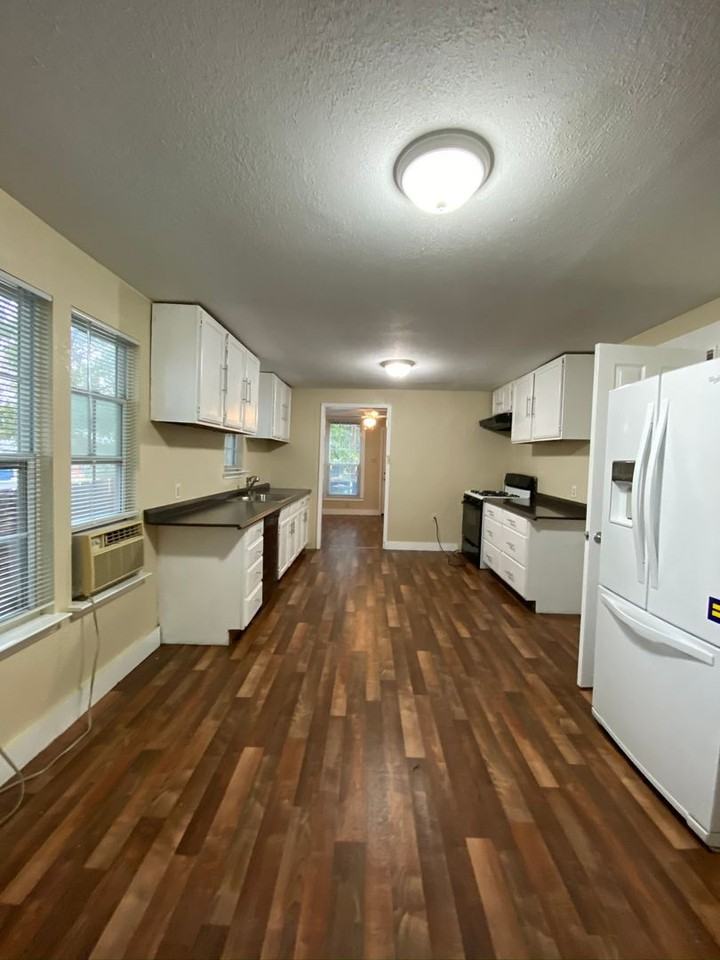 403 Pedernales St - Photo 5 of 21
