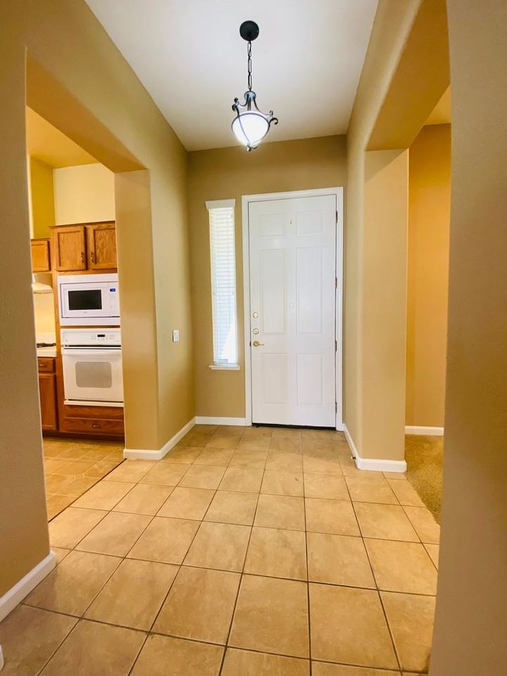 9565 Stone Springs Dr - Photo 5 of 29