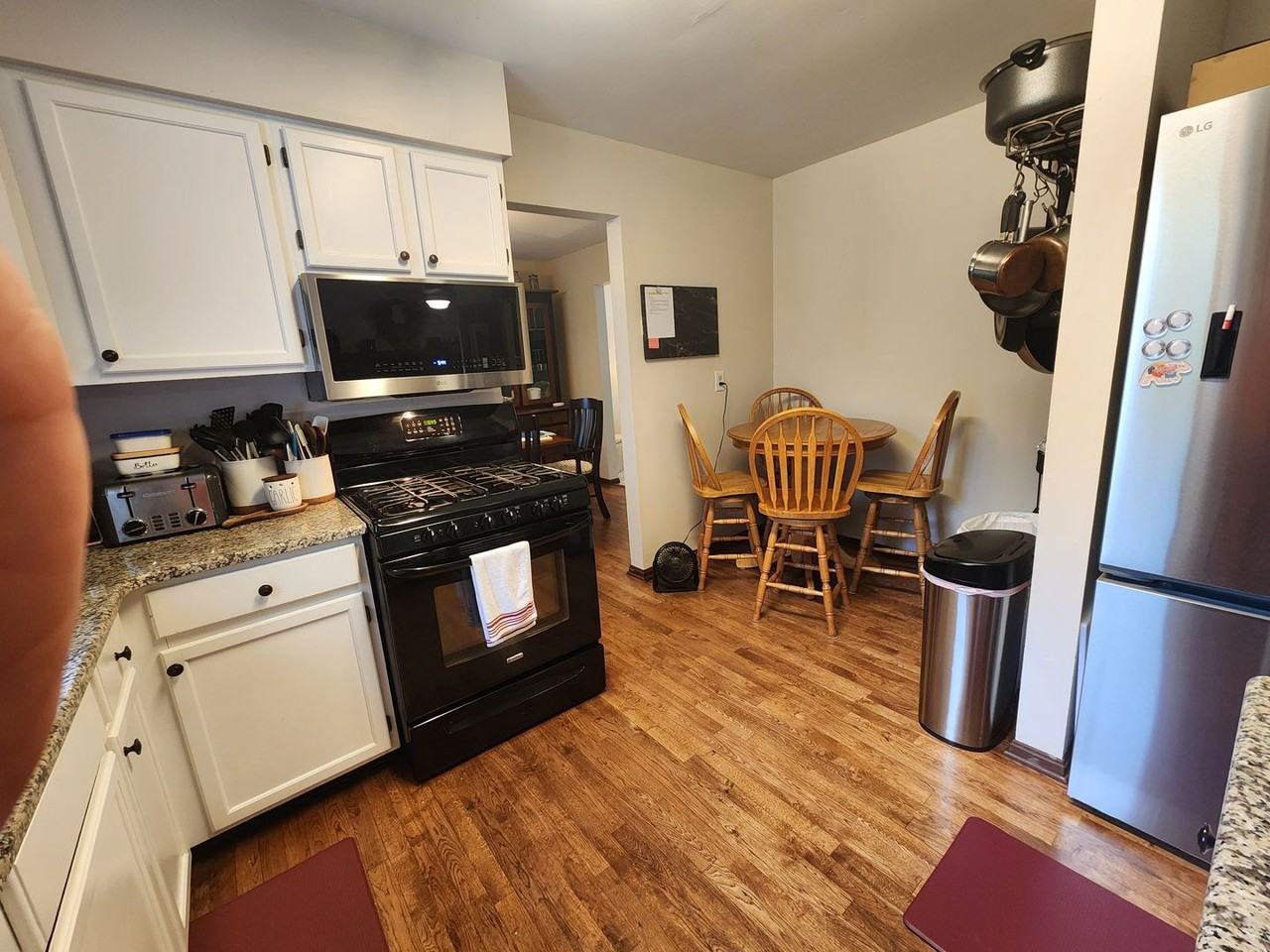 321 Mayberry Ln - Photo 3 of 11