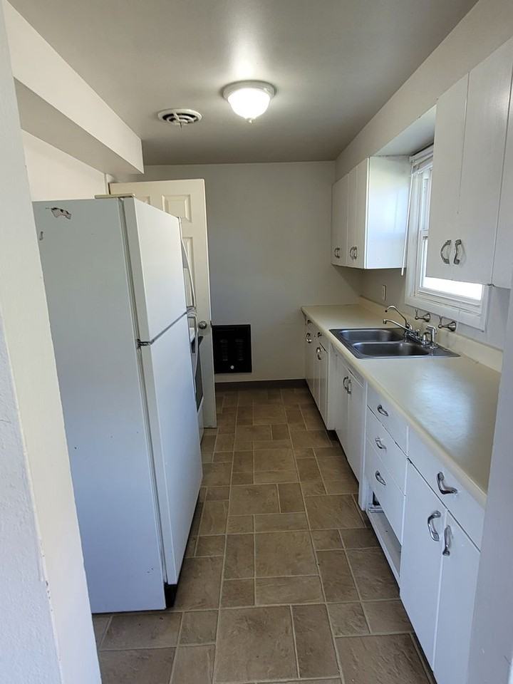 1008 West Kristine Street - Photo 2 of 12