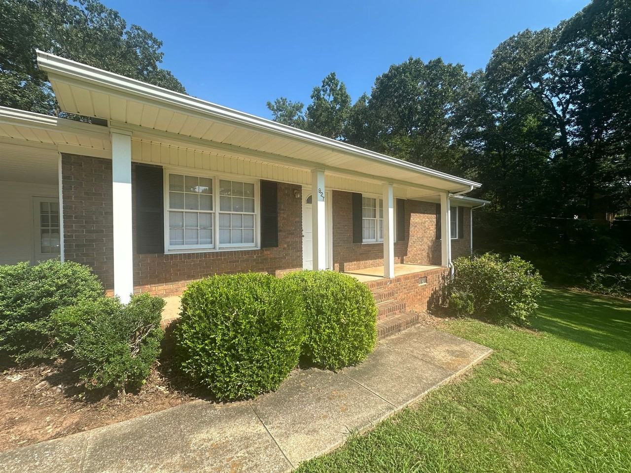 927 Pinecliff Dr - Photo 3 of 26