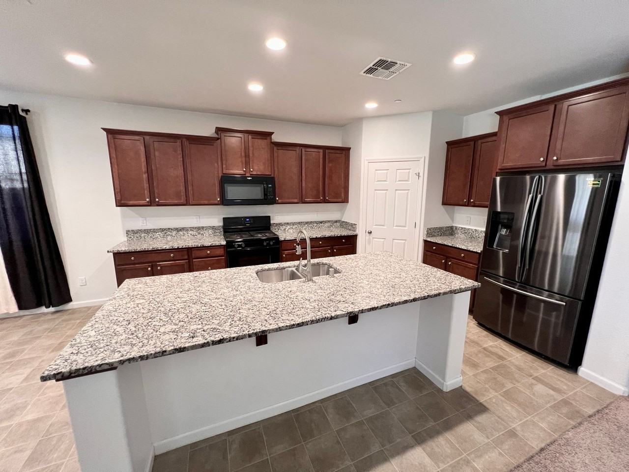 2407 N Stanley Ave - Photo 2 of 17