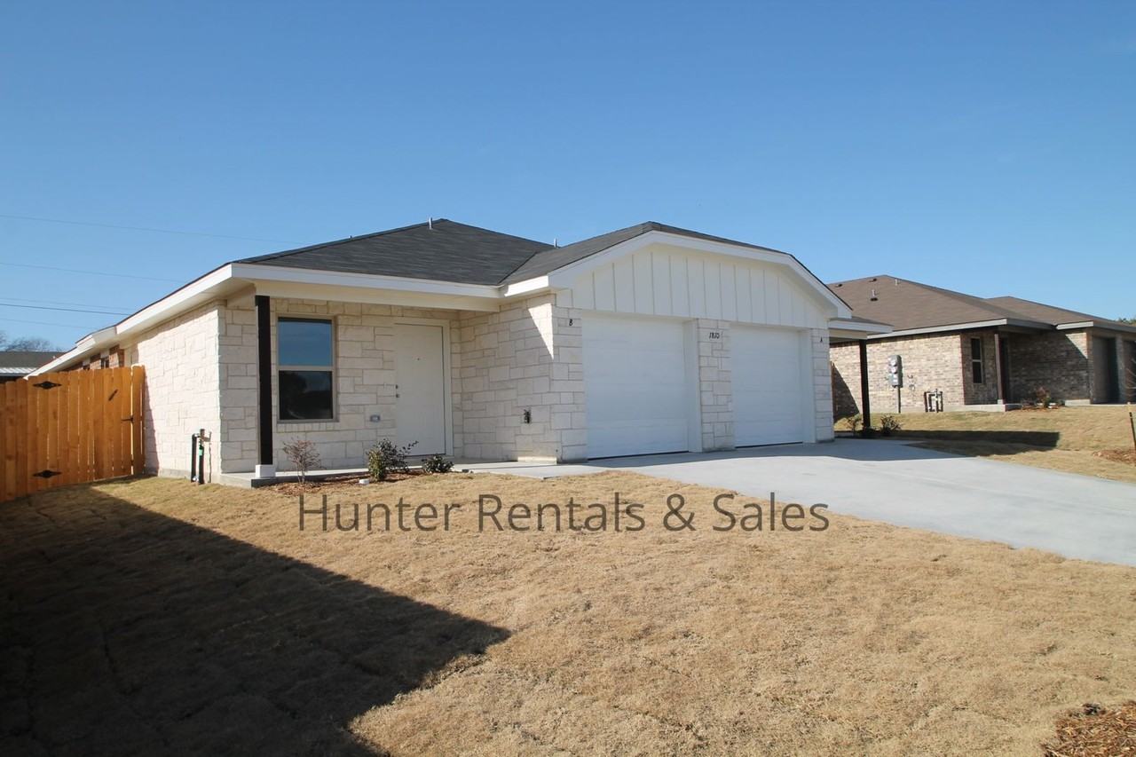 1810 Ponca Trl Apt B - Photo 2 of 27