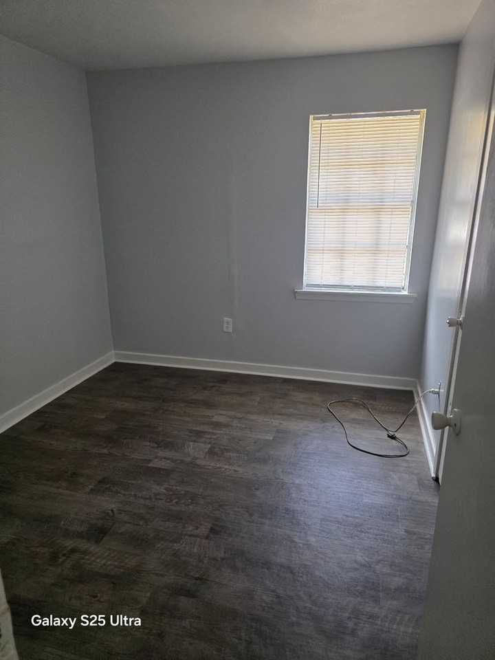 1238 Kennington Avenue - Photo 3 of 5