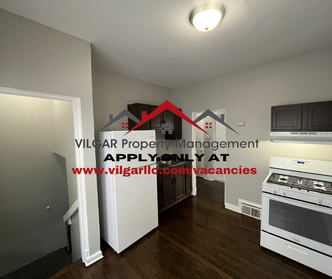 612 Hovey St - Photo 2 of 17