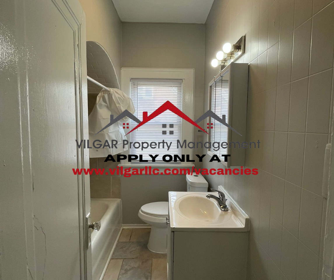 612 Hovey St - Photo 3 of 17