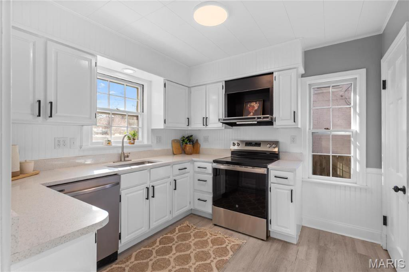 554 S Clay Ave - Photo 2 of 17