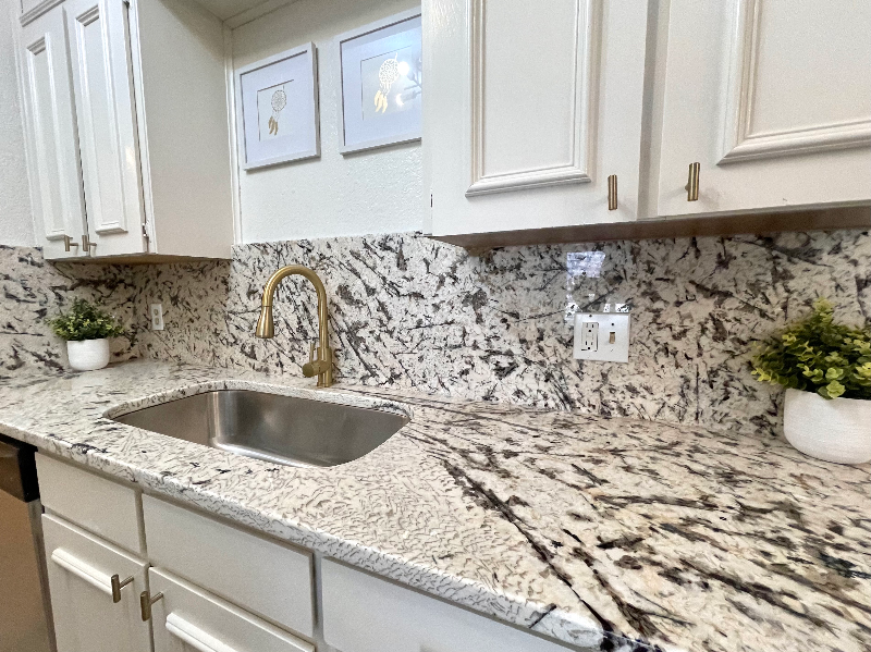 922 Terry Trl - Photo 6 of 20