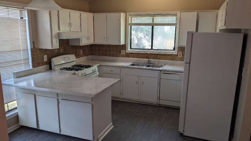 697 Tarkington Rd N - Photo 2 of 12