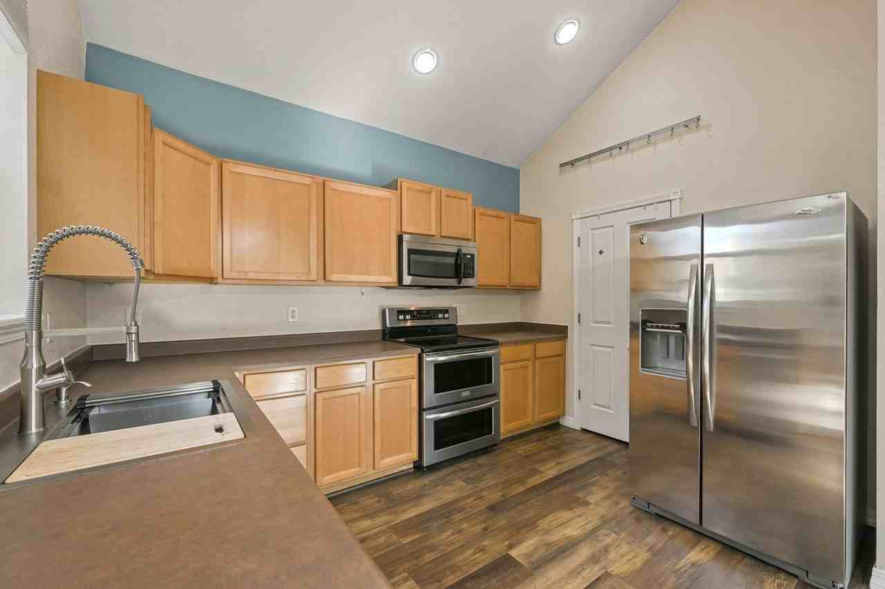 2275 Trestle Rd - Photo 3 of 33