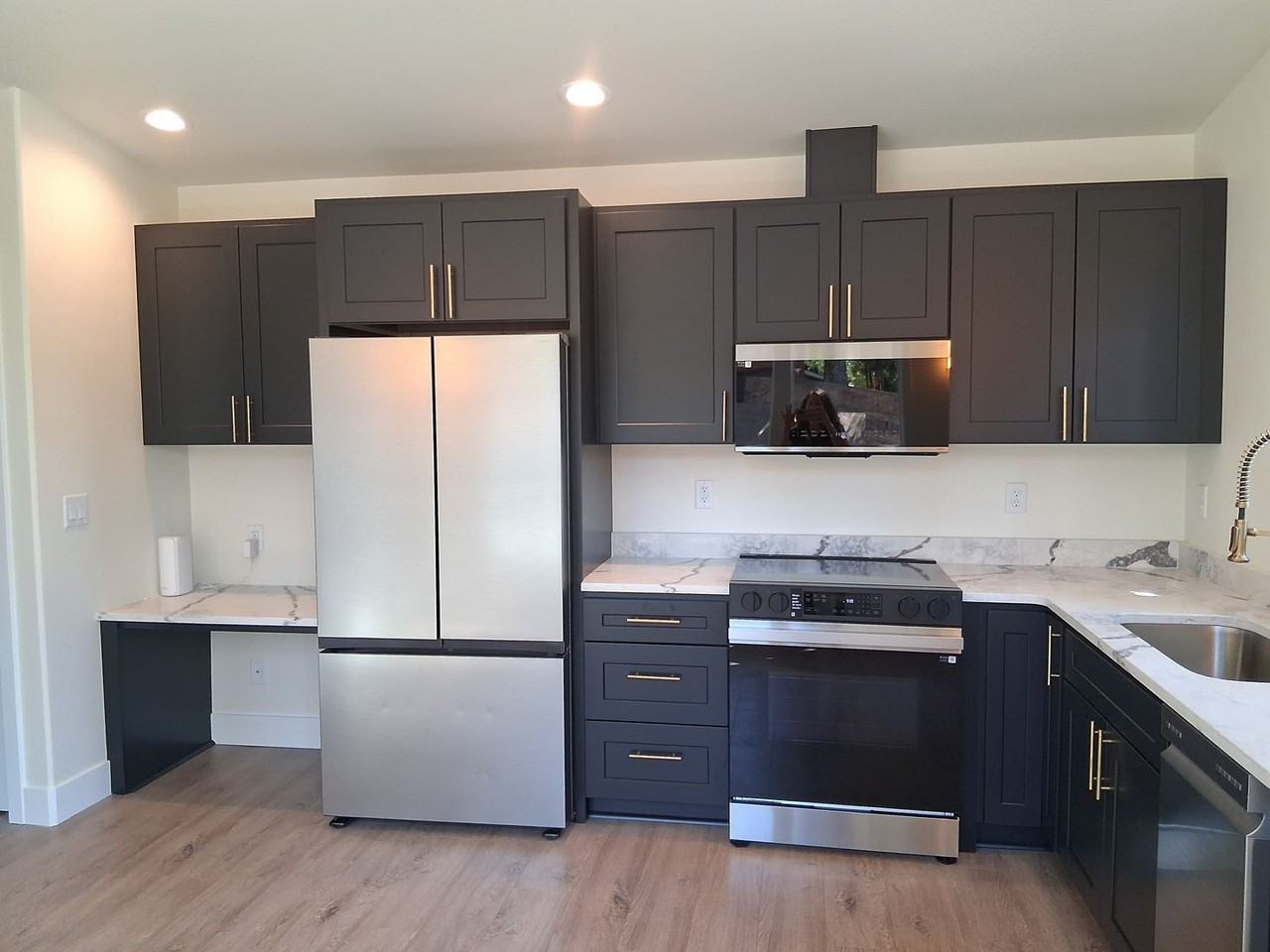 423 Holly St - Photo 3 of 16