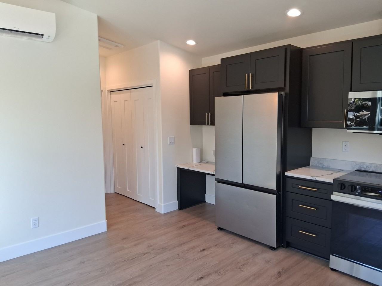 423 Holly St - Photo 7 of 16