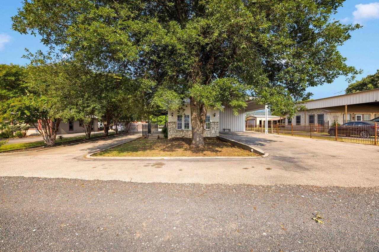 159 Star Ln - Photo 3 of 23