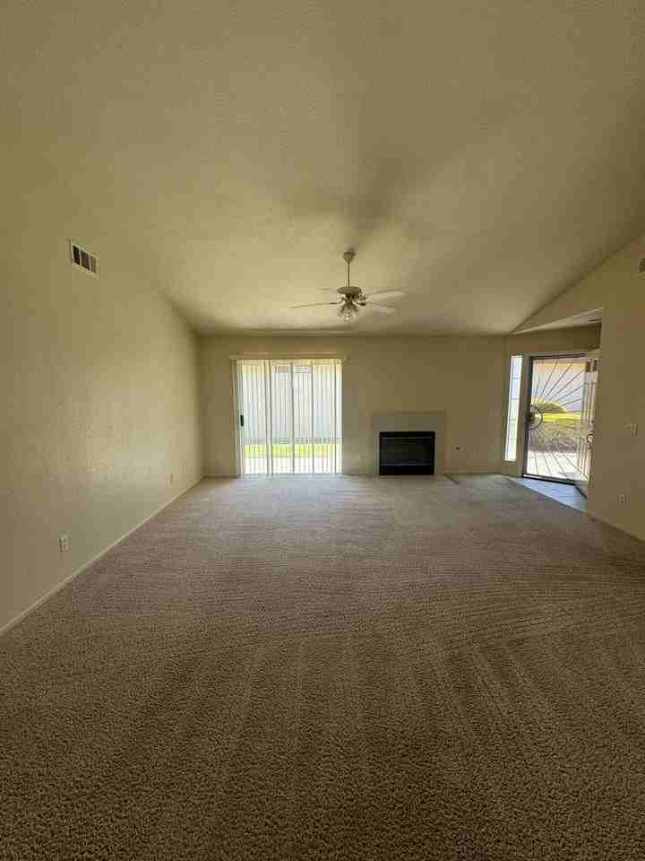 223 Riverside Ct - Photo 3 of 30