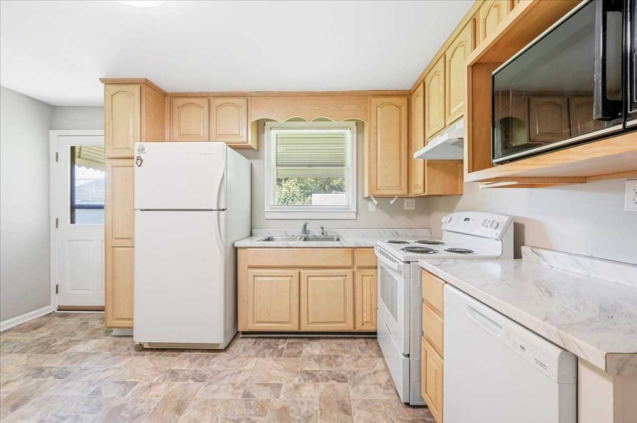 2111 Hawthorne St - Photo 2 of 25