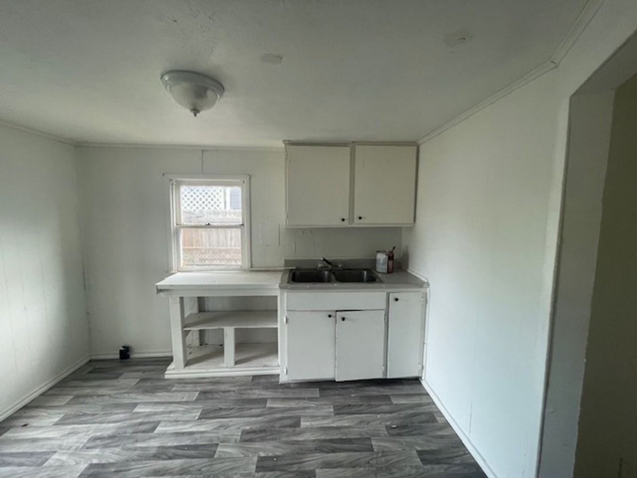 3150 Elgin St - Photo 7 of 11