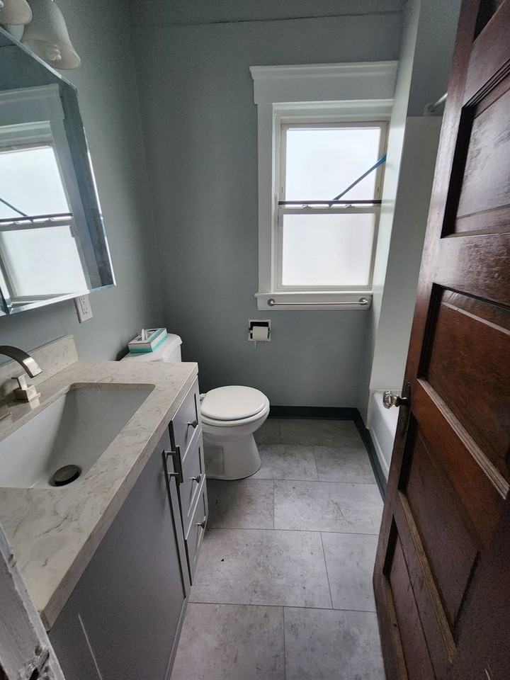 2646 E 122nd St #1 - Photo 3 of 13