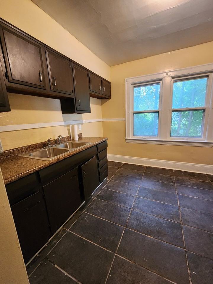 3045 E 130th St - Photo 3 of 9