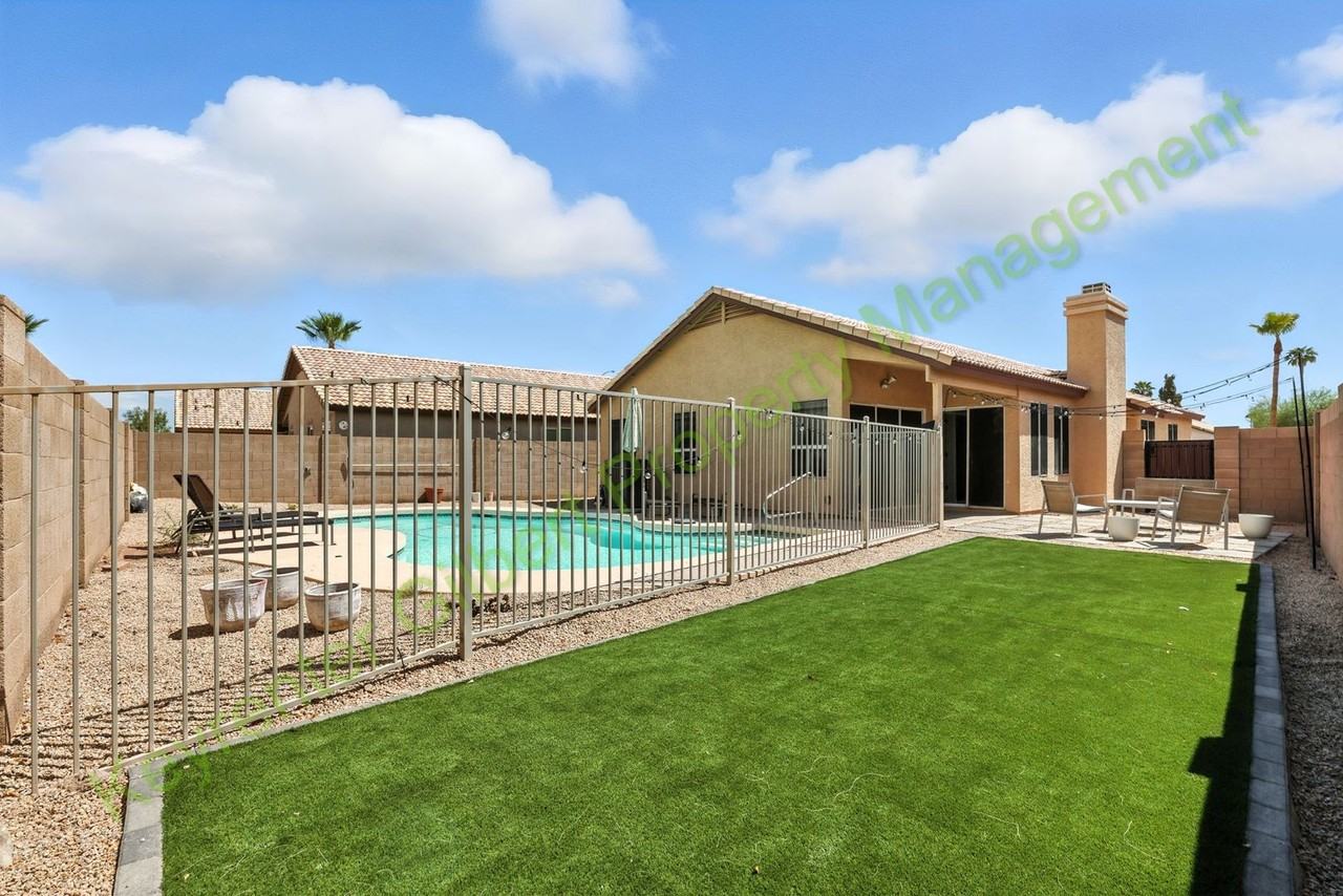 1272 N Woodburne Dr - Photo 5 of 33