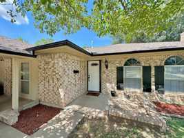 featured image of 5705 Nw Chestnut Ln