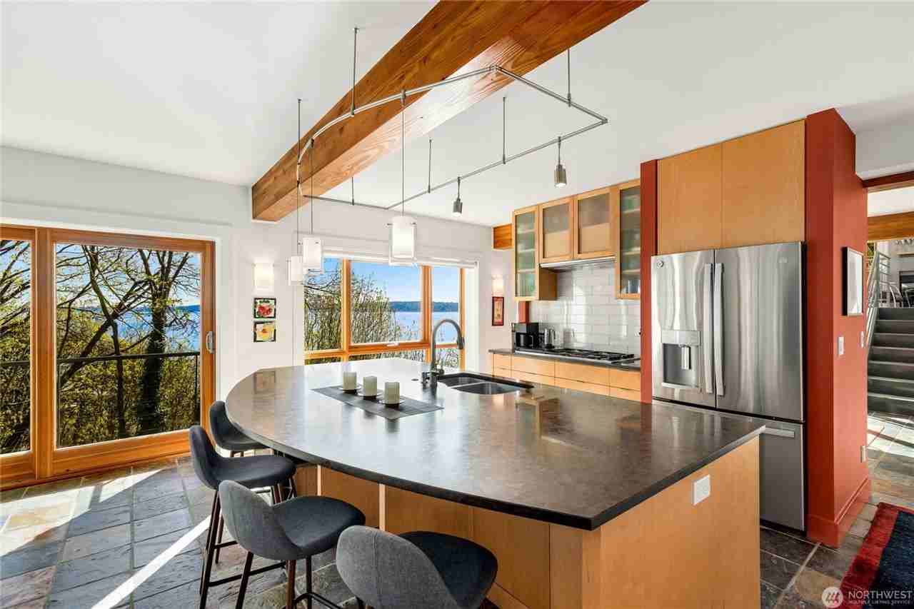 10405 47th Ave Sw - Photo 2 of 39