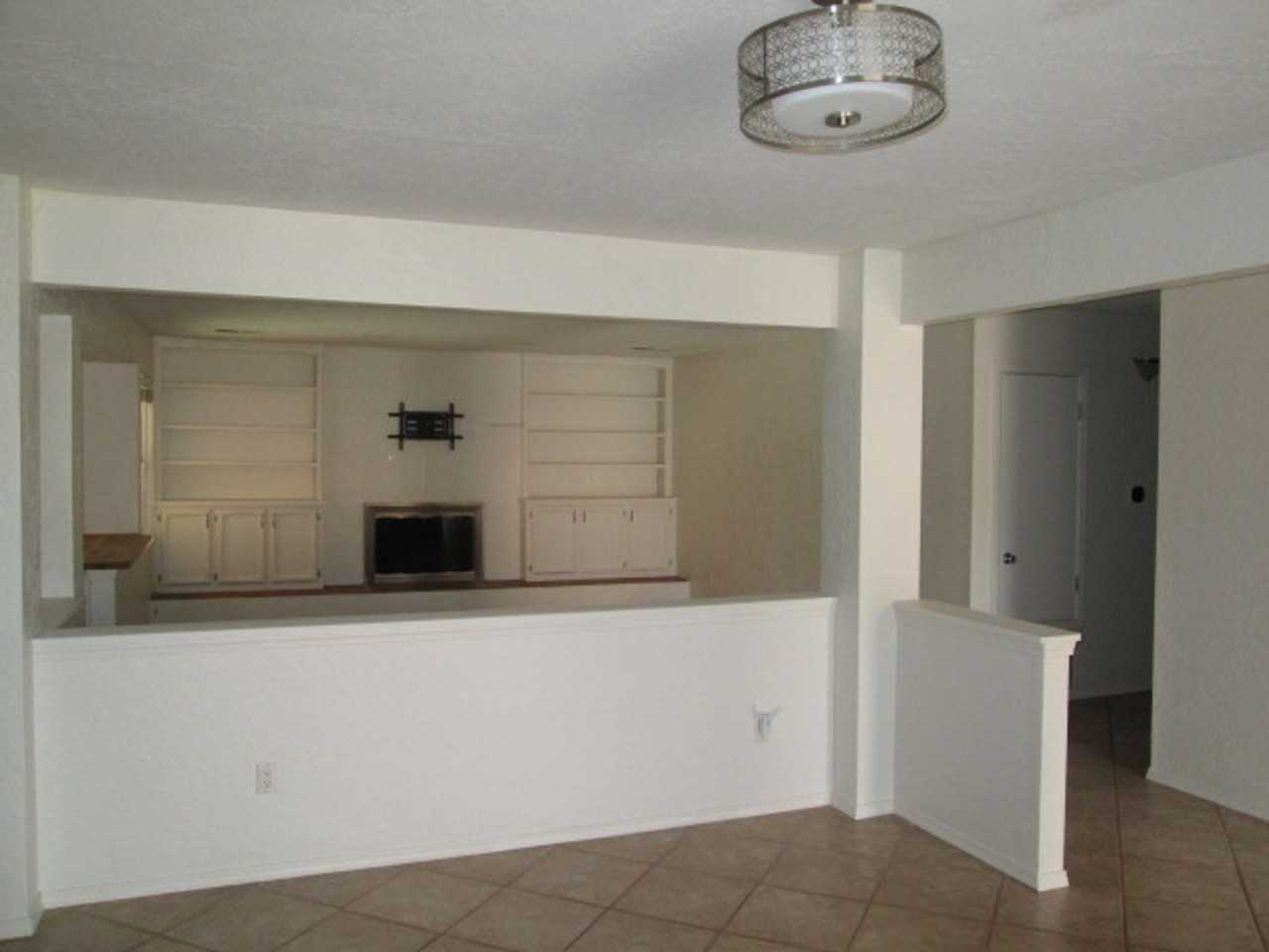 9700 Admiral Lowell Avenue Northeast - Photo 3 of 17