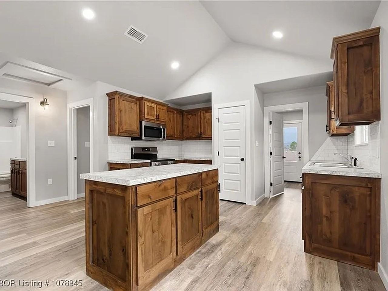209 Coggins Ave - Photo 2 of 4