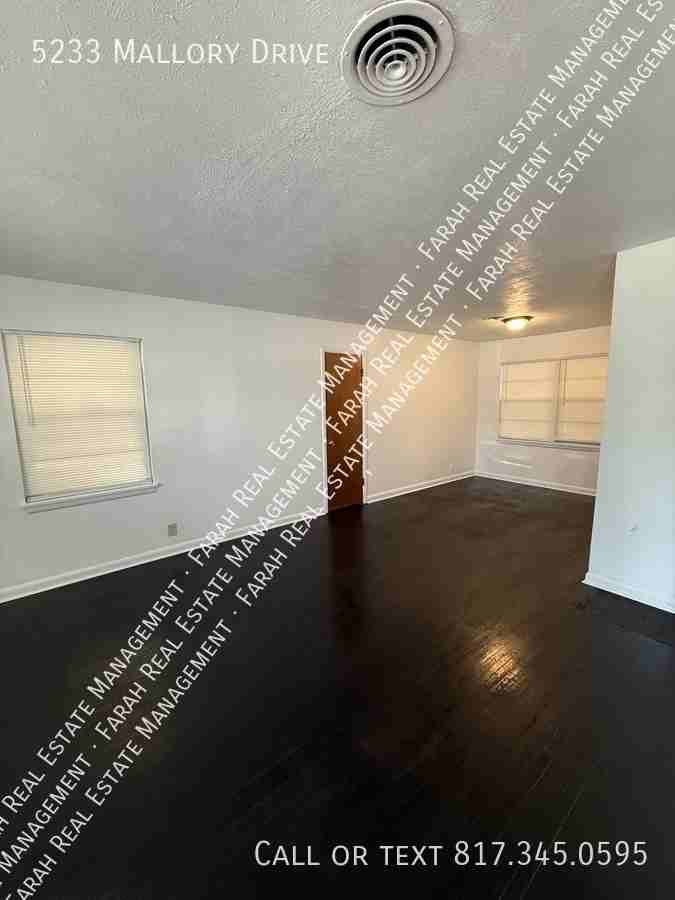 5233 Mallory Dr - Photo 2 of 12