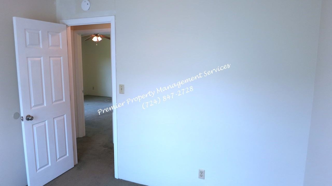 511 Upper Service Road - Photo 3 of 38