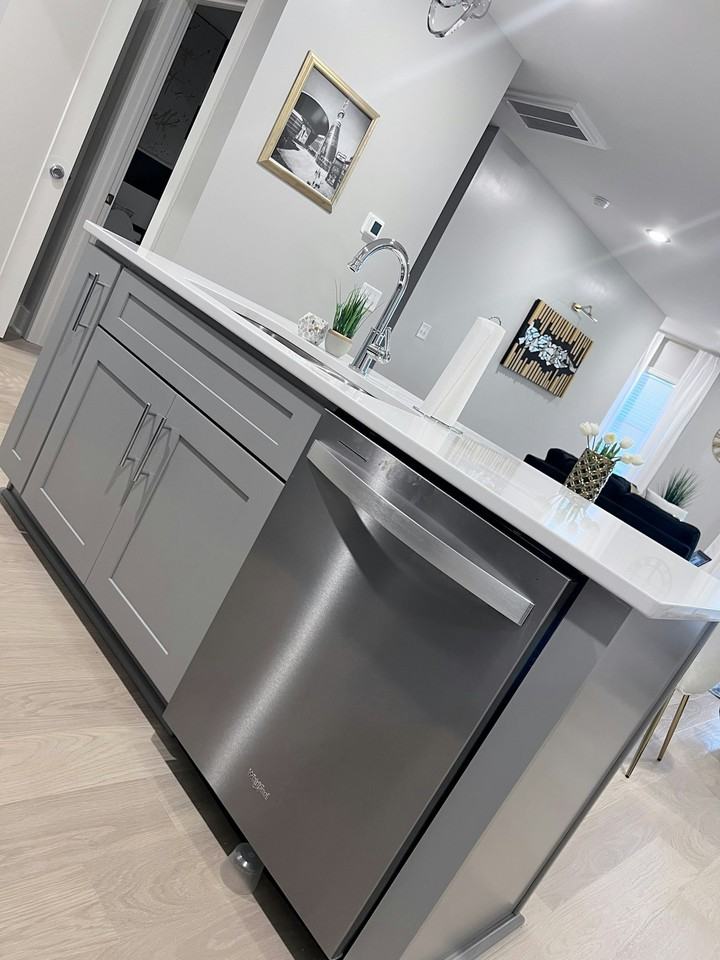 550 Markham Street, Unit 3 - Photo 6 of 16