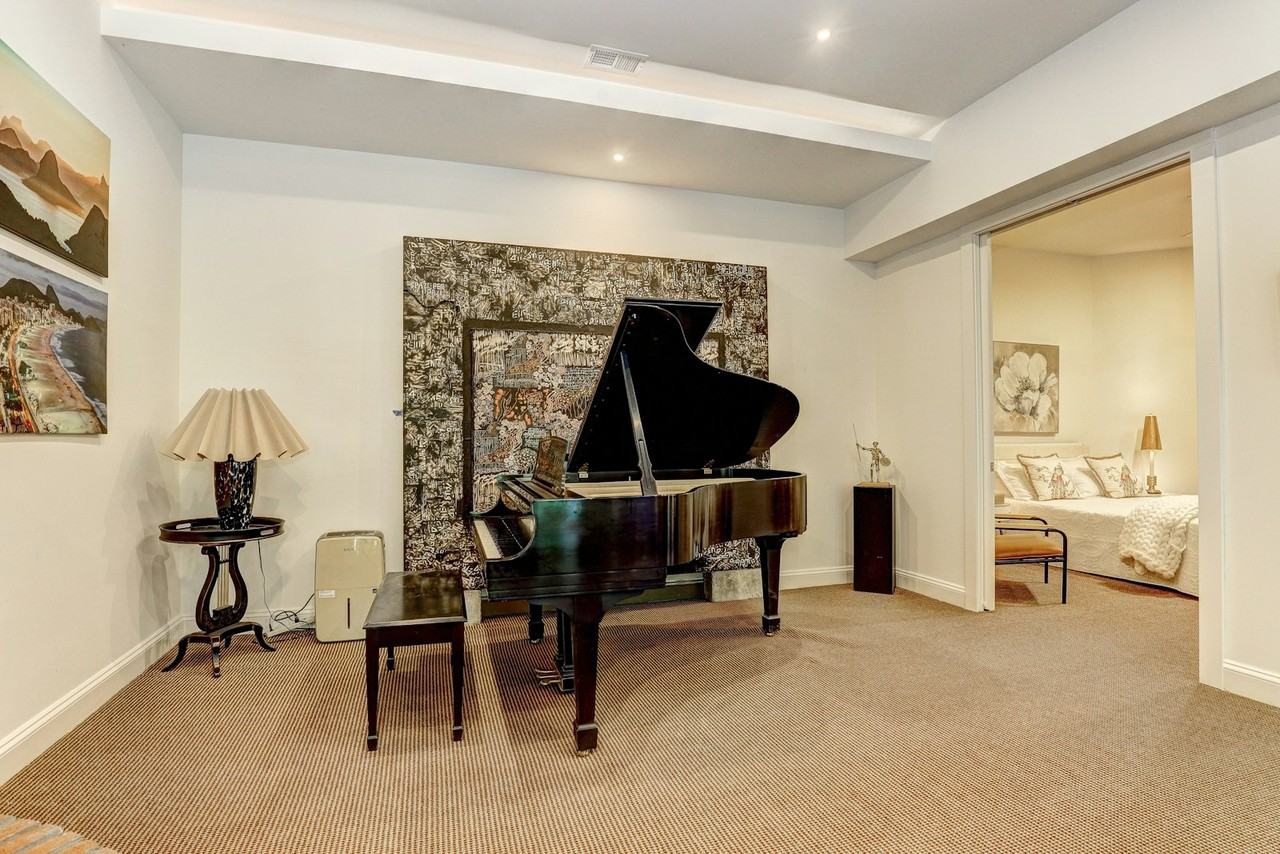 25 Highfield Ct, Unit C - Photo 3 of 24