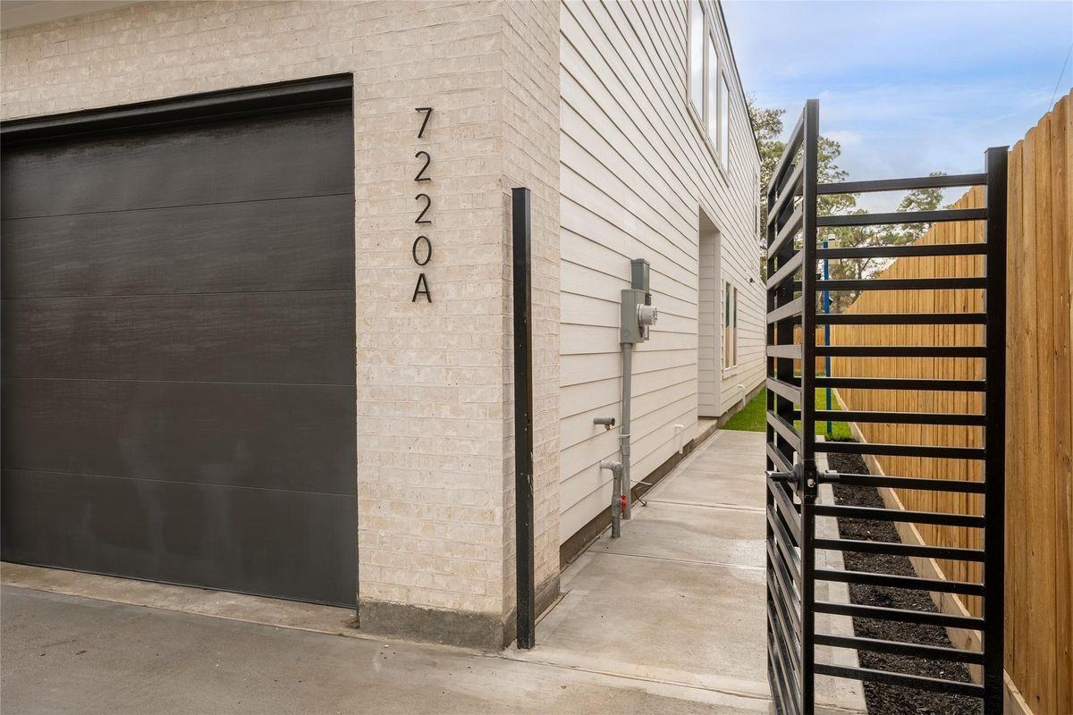 7220 S Hall St ##A - Photo 2 of 25