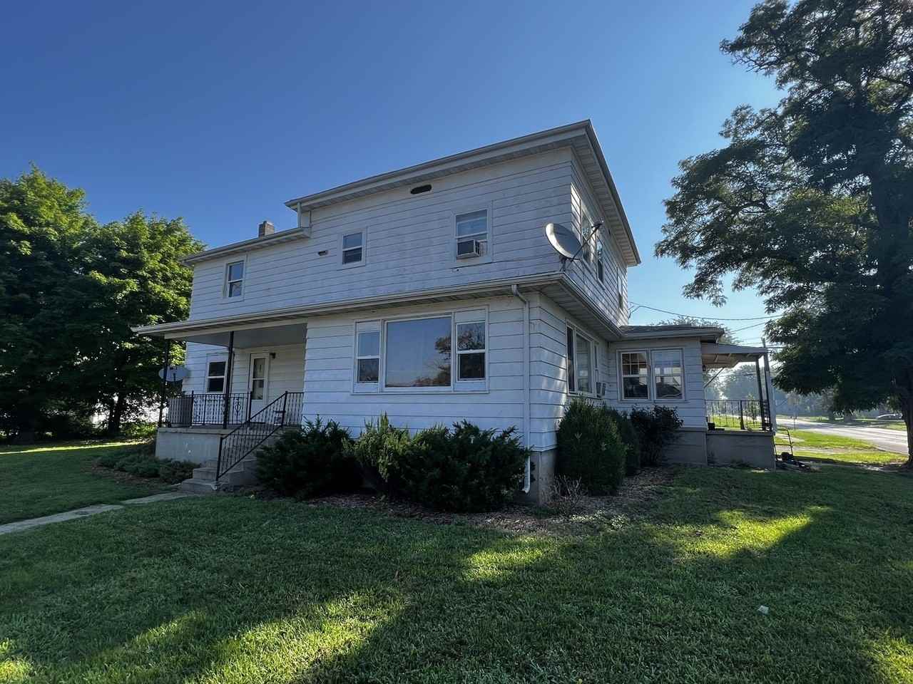 502 East 4th Street - Photo 3 of 7